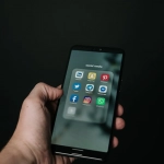 Цифровые цепи социальных сетей и контроль сознания пользователей